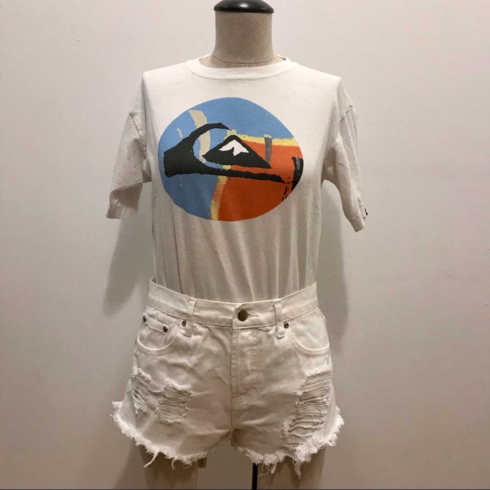 Forever 21 mid-rise distressed white denim short. Size 27 - Picture 10 of 10